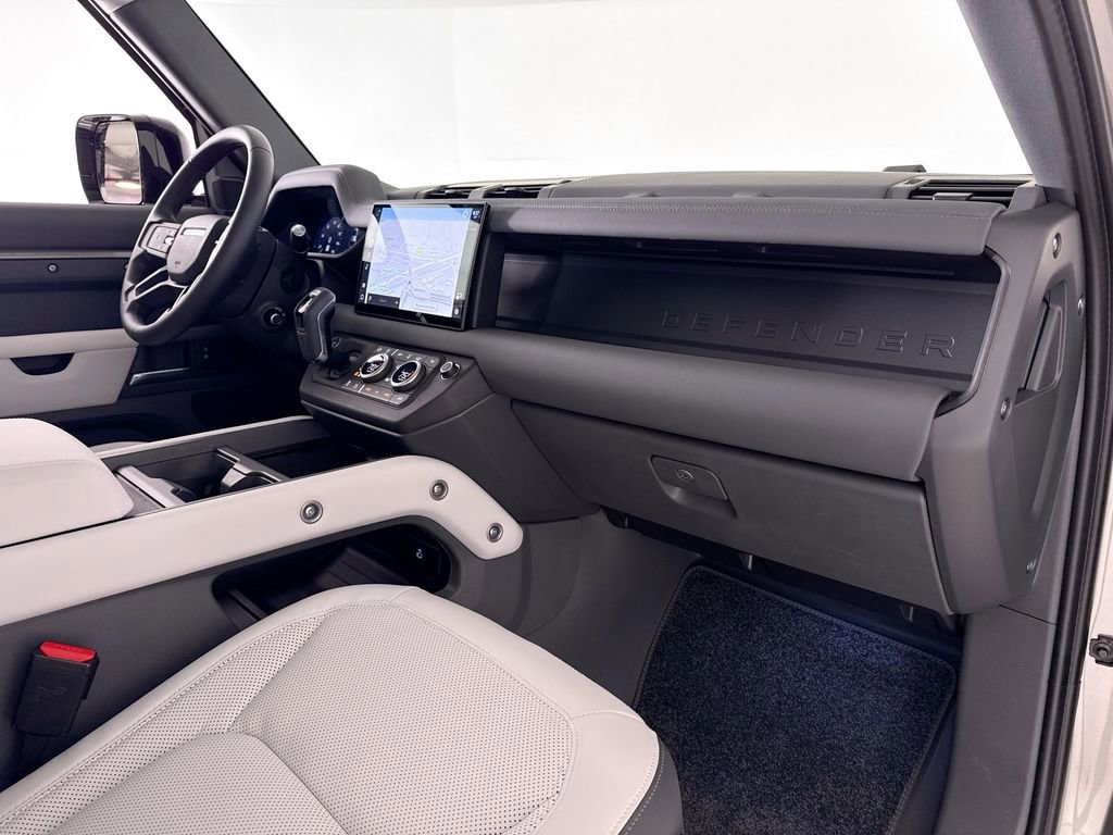 Used 2025 Land Rover Defender 110 X-Dynamic SE image 13