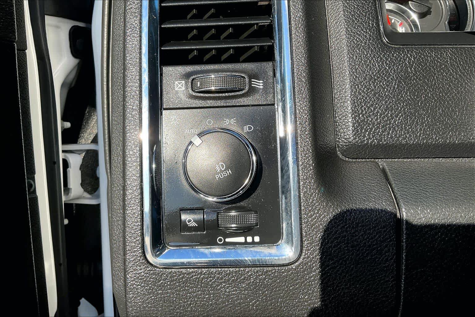 Used 2017 RAM 1500 Laramie AWD/4WD image 36