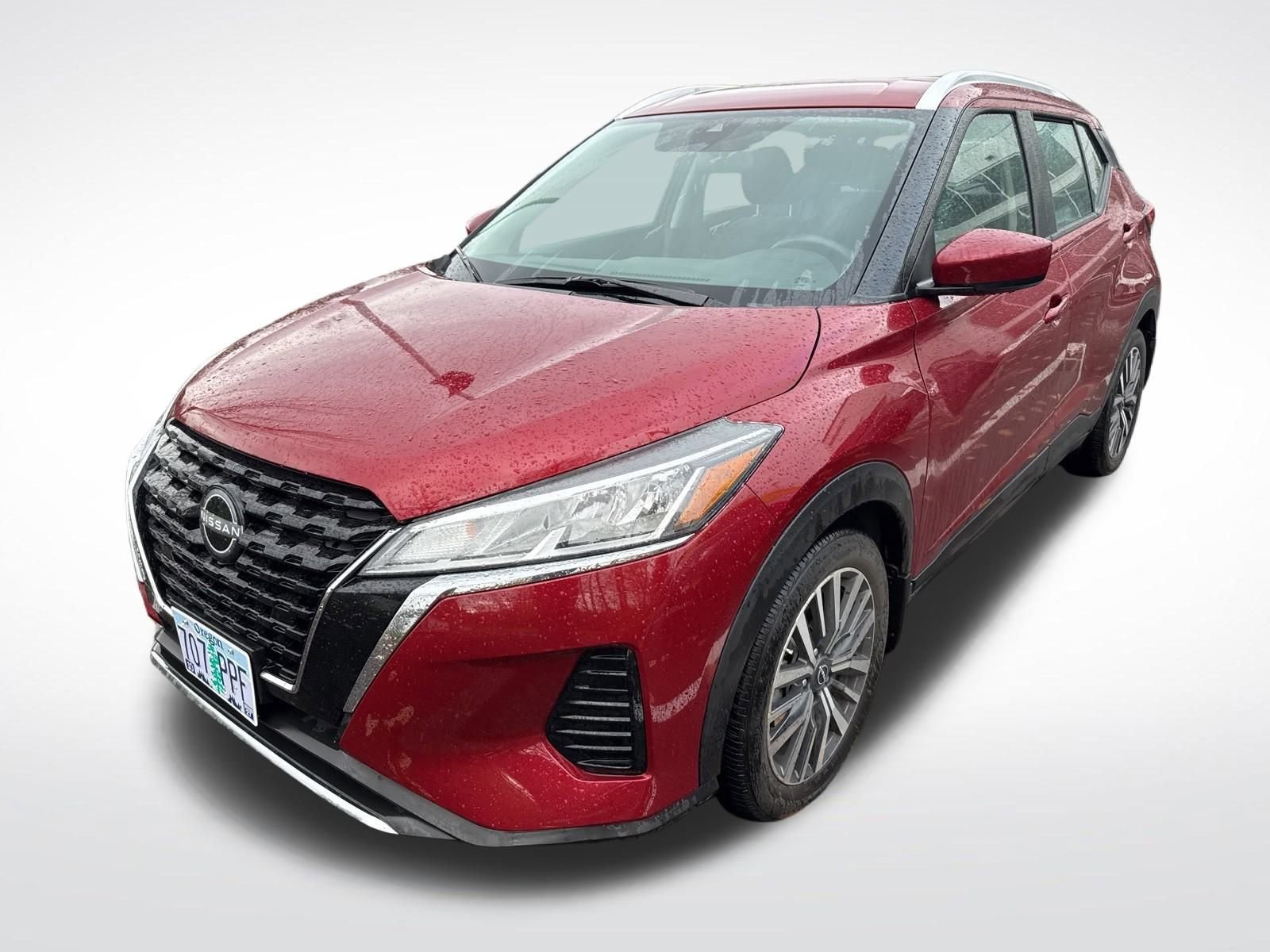 Used 2023 Nissan Kicks SV image 2