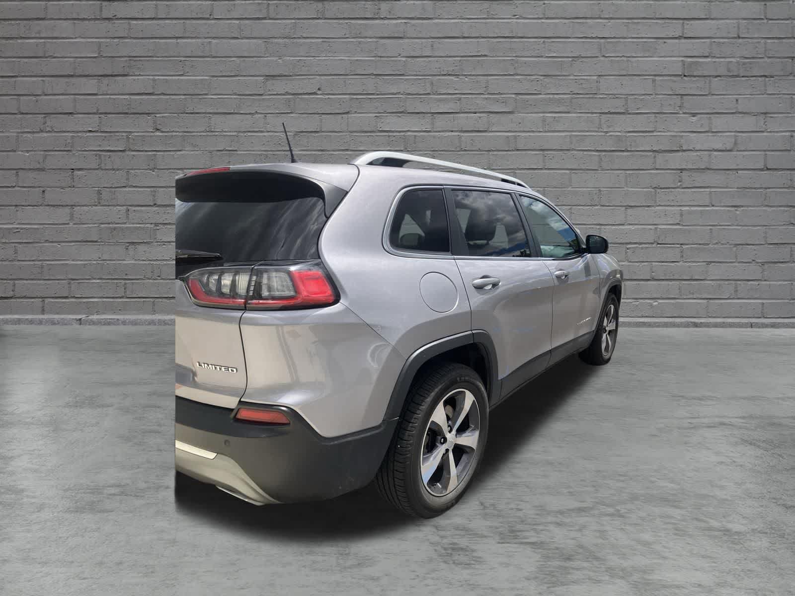 Used 2019 Jeep Cherokee Limited AWD/4WD image 11