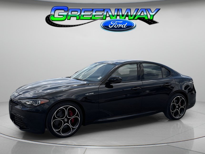 Used 2024 Alfa Romeo Giulia Veloce RWD image 1