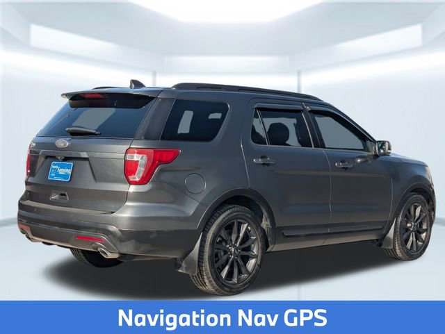 Used 2017 Ford Explorer XLT w/ Equipment Group 202A image 6