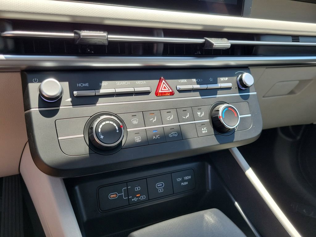 Used 2025 Hyundai Tucson SE image 24