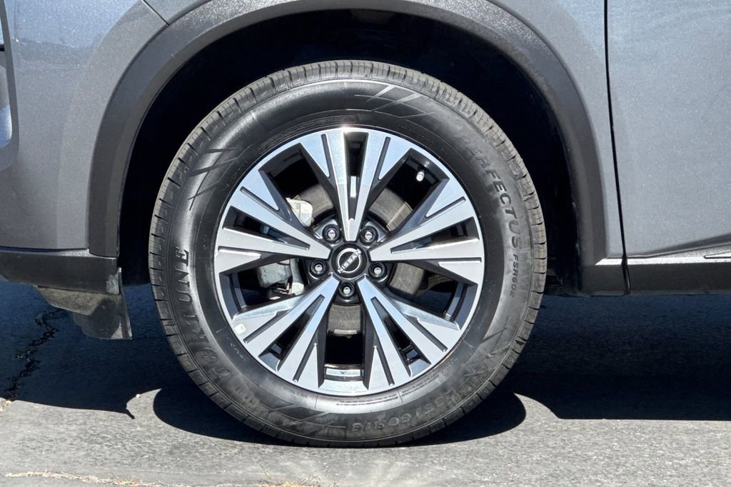 Used 2023 Nissan Rogue SV image 27