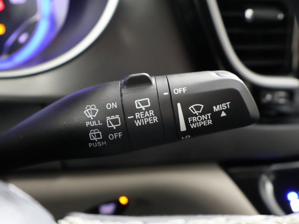 Used 2024 Chrysler Pacifica Touring-L image 39