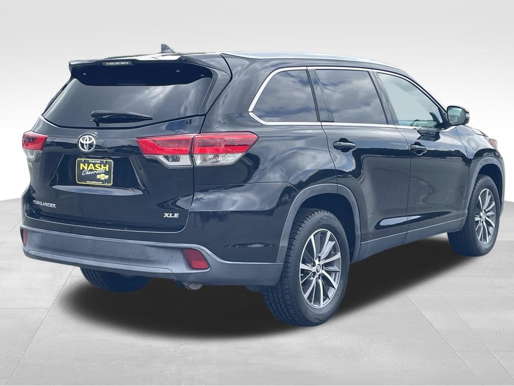 Used 2019 Toyota Highlander XLE FWD video 3