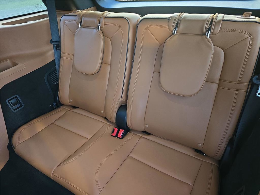 Used 2025 Lincoln Aviator Black Label image 9