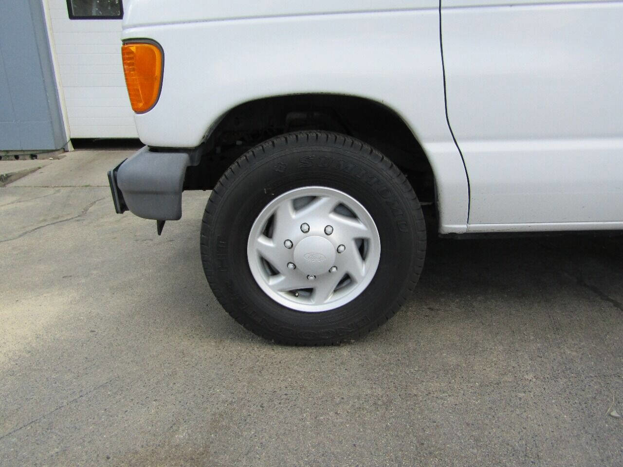 Used 2007 Ford E-350 and Econoline 350 Extended Super Duty image 15