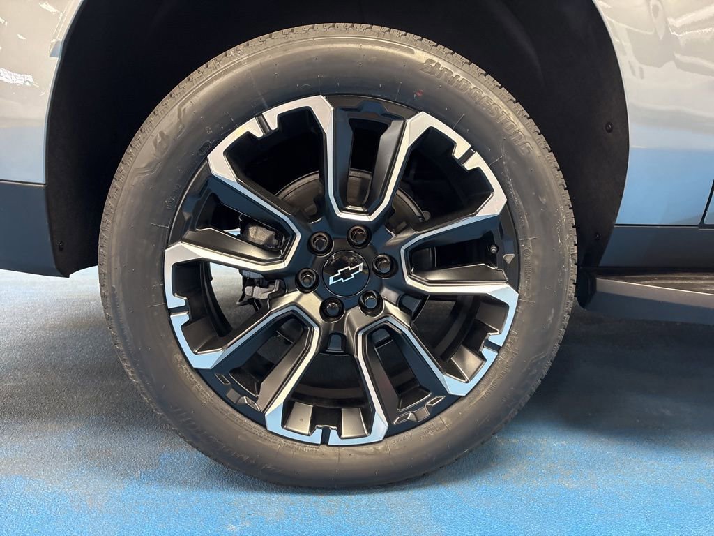 New 2026 Chevrolet Suburban Premier image 5