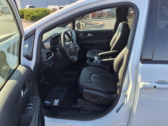 New 2026 Chrysler Pacifica Select image 21