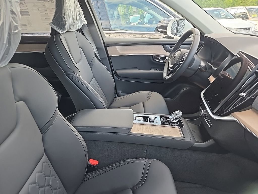 New 2026 Volvo XC90 B5 Plus w/ Protection Package Premier image 6