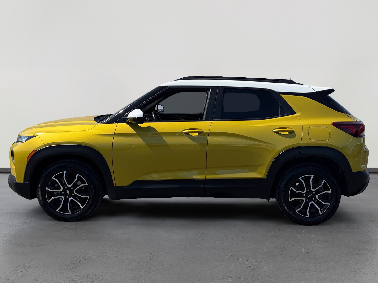 Used 2023 Chevrolet TrailBlazer ACTIV w/ Convenience Package image 2