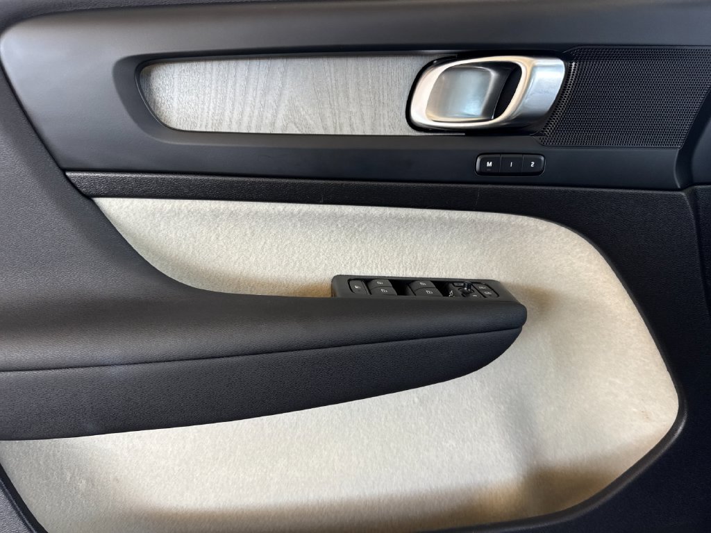 Certified 2026 Volvo XC40 B5 Plus AWD/4WD image 10