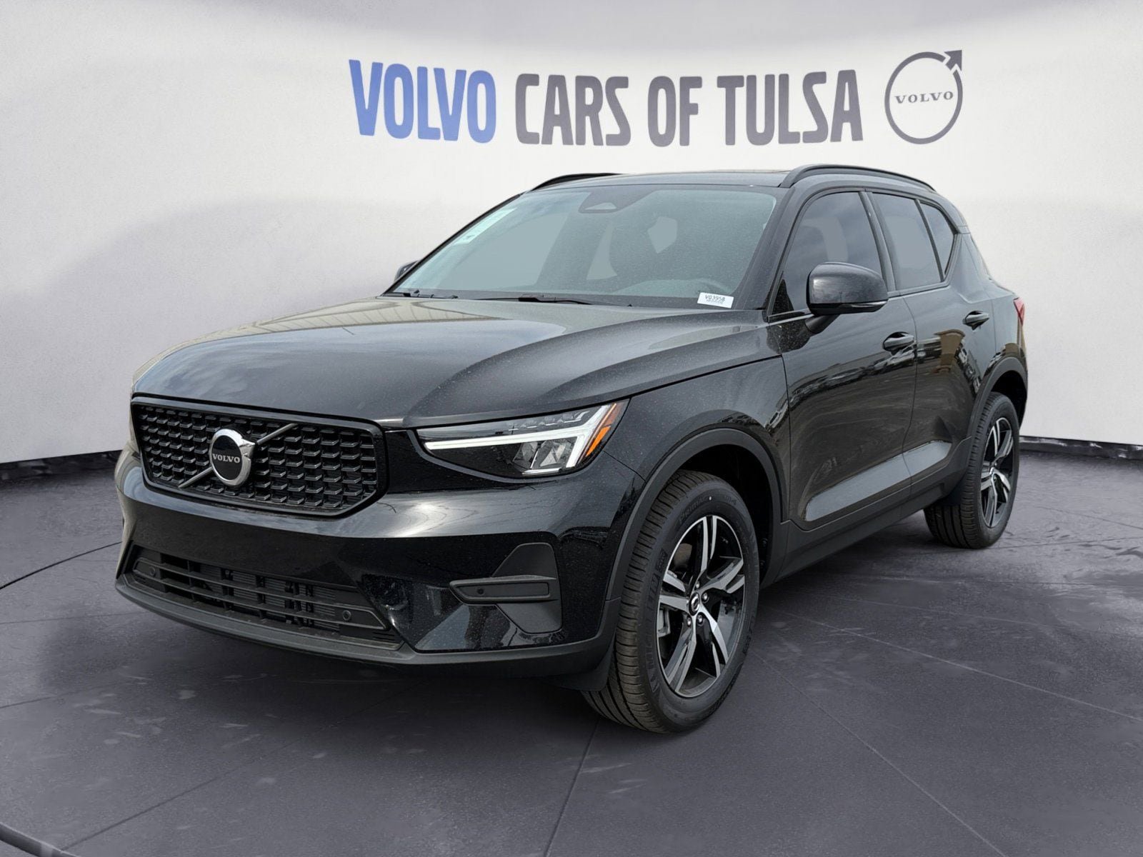 New 2026 Volvo XC40 B5 Core AWD/4WD image 1