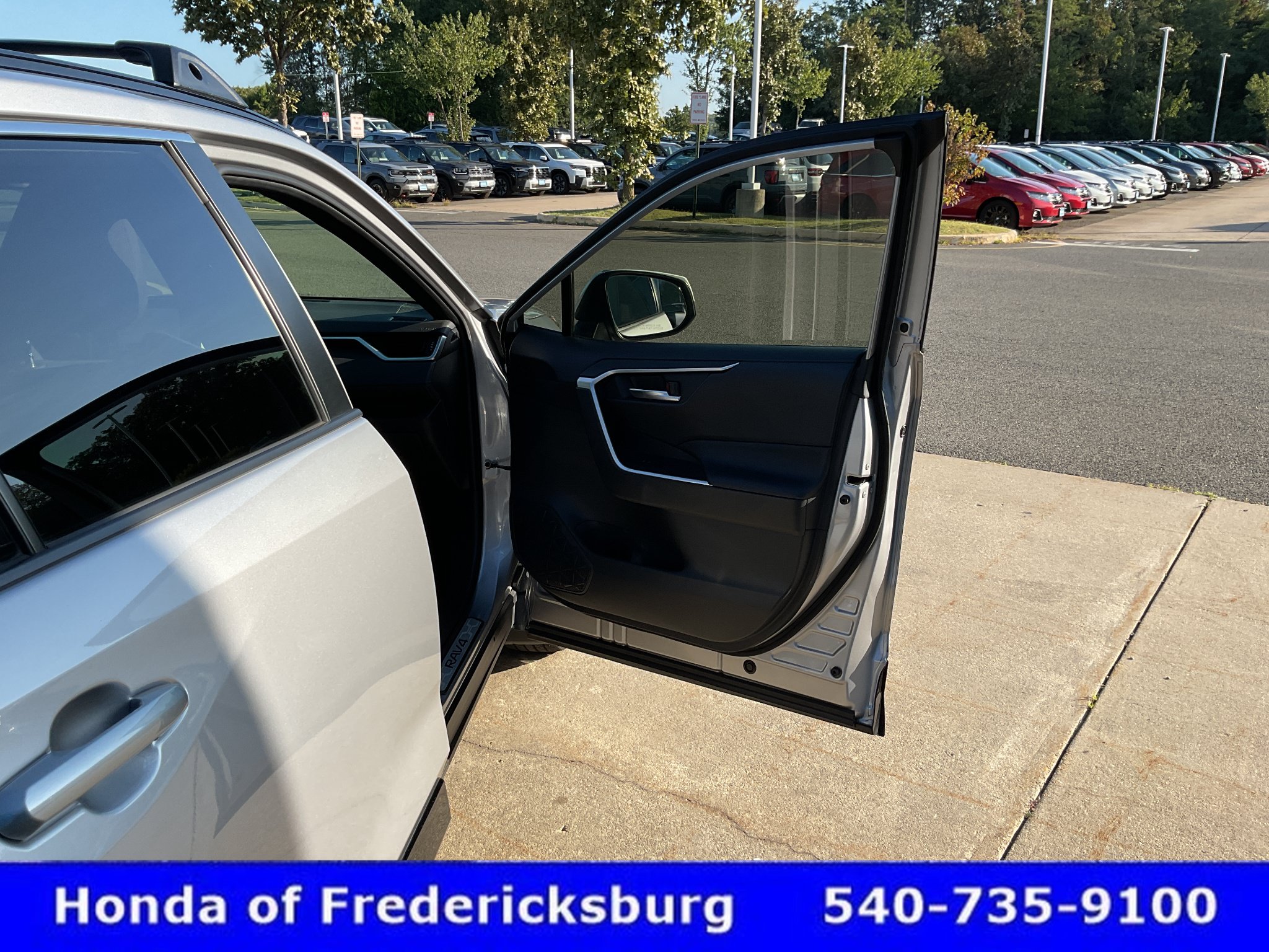 Used 2023 Toyota RAV4 SE w/ Convenience Package AWD/4WD image 19