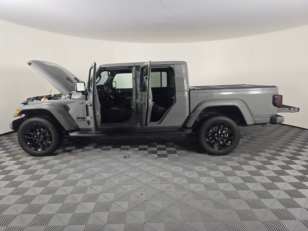 Used 2022 Jeep Gladiator Overland image 18