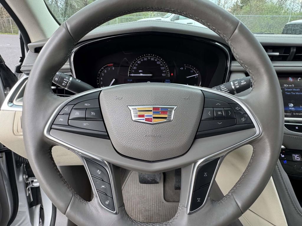 Used 2017 Cadillac XT5 Premium Luxury FWD image 19