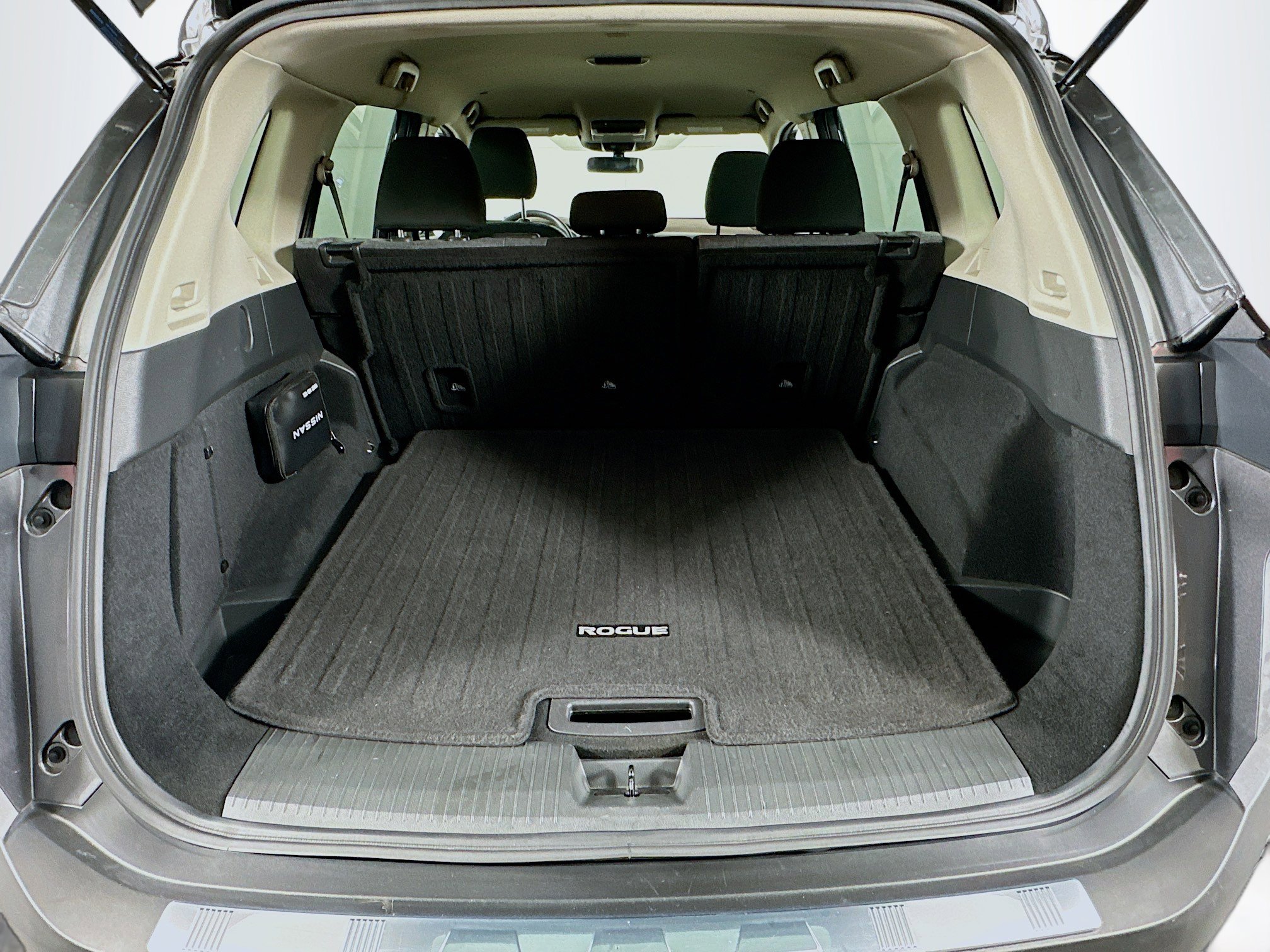 Used 2023 Nissan Rogue SV image 26