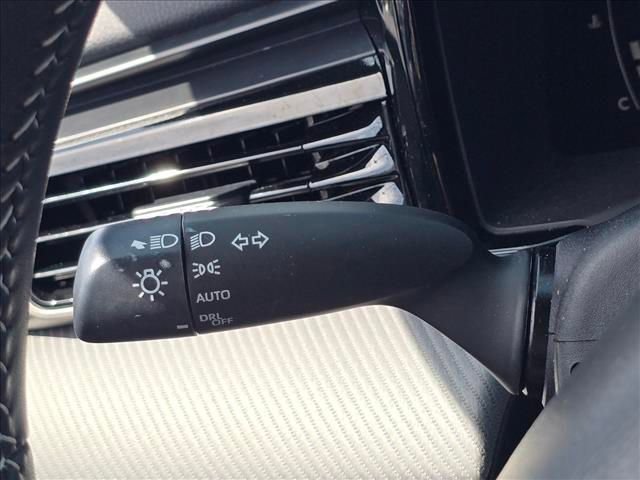 Used 2025 Toyota Camry SE w/ Convenience Package image 25