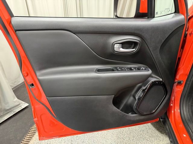 Used 2020 Jeep Renegade Altitude w/ UConnect 8.4 Nav Group AWD/4WD image 17