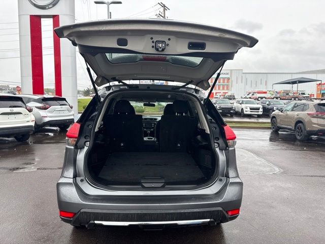 Used 2017 Nissan Rogue SV AWD/4WD image 18