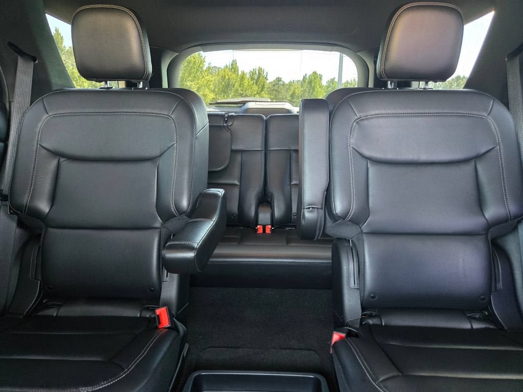 Used 2020 Ford Explorer XLT w/ Equipment Group 202A AWD/4WD image 12