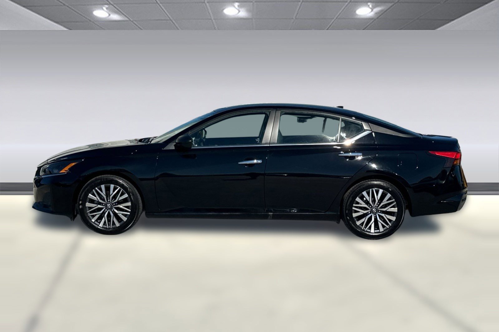 Used 2025 Nissan Altima 2.5 SV image 6