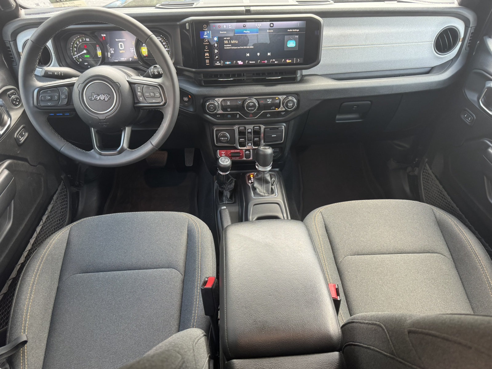 Used 2025 Jeep Wrangler Willys AWD/4WD image 24