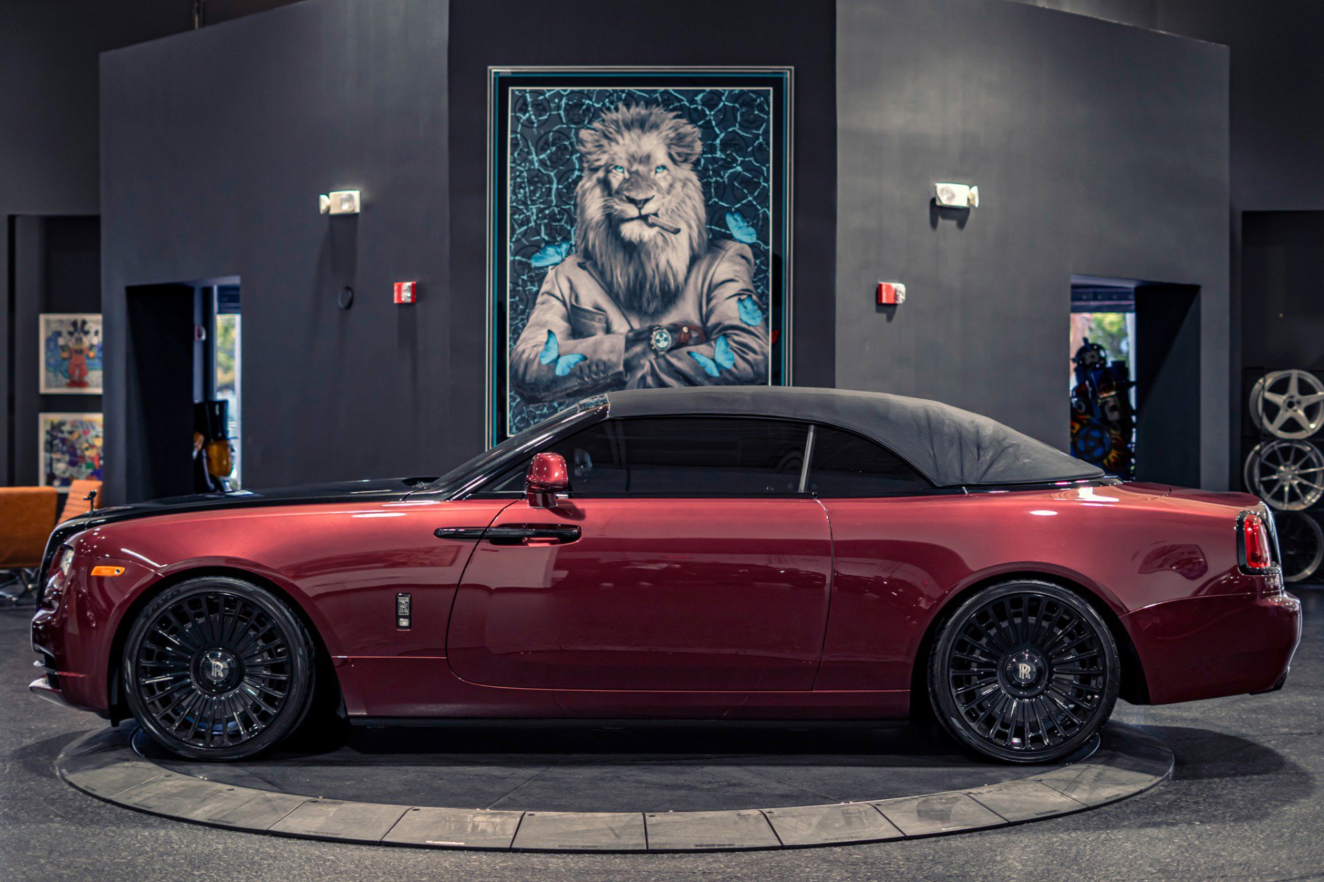 Used 2019 Rolls-Royce Dawn image 26