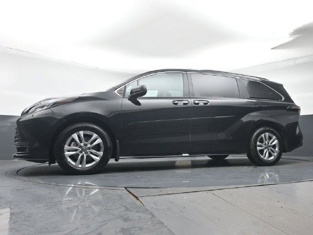 Certified 2026 Toyota Sienna XLE AWD/4WD image 30
