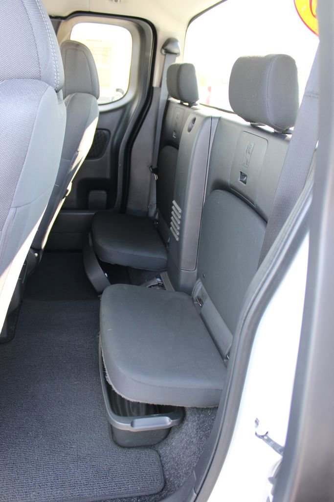 Used 2025 Nissan Frontier SV image 21