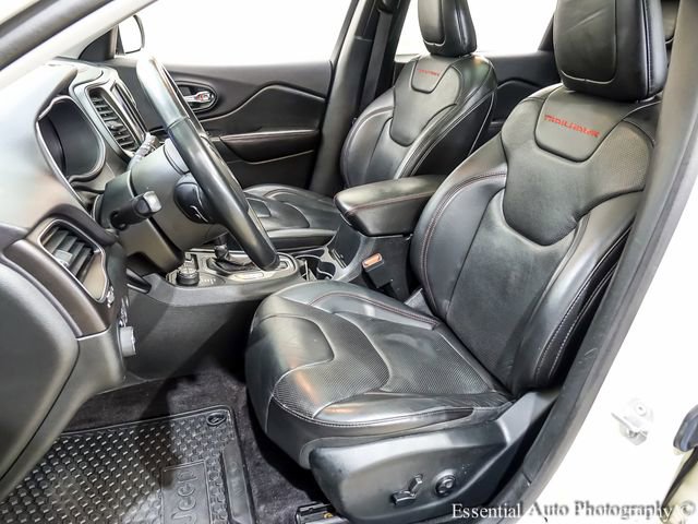 Used 2019 Jeep Cherokee Trailhawk image 8