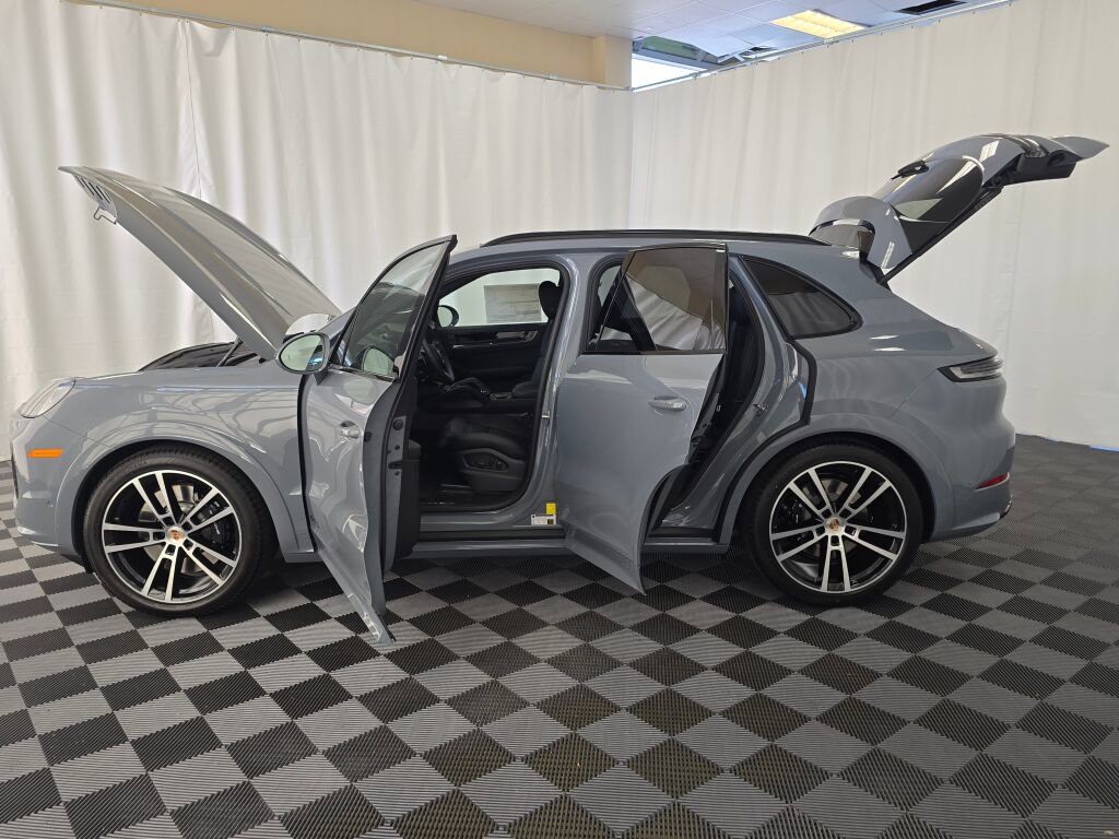 New 2025 Porsche Cayenne GTS image 14