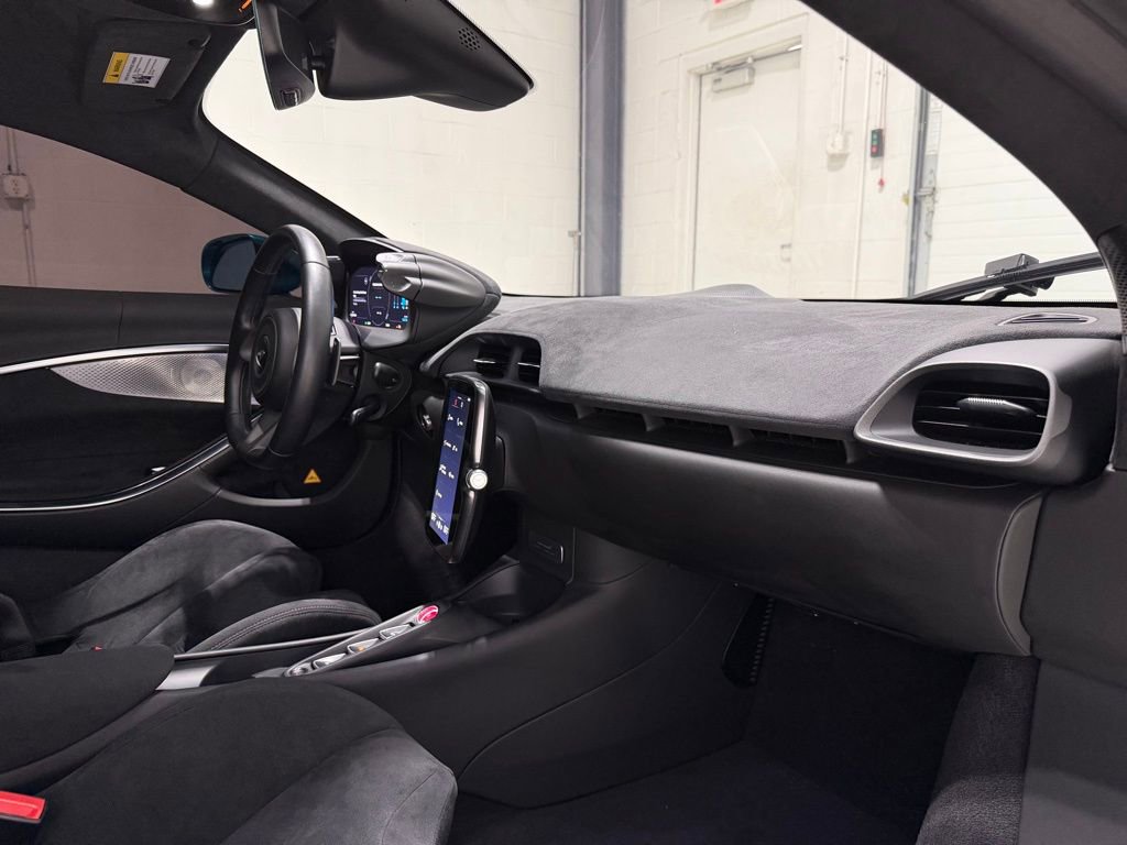 Used 2023 McLaren Artura image 54