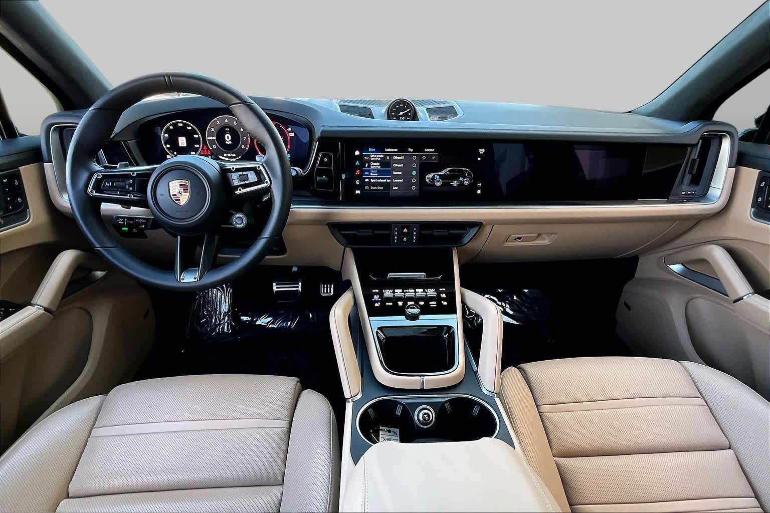 Used 2025 Porsche Cayenne GTS AWD/4WD image 16