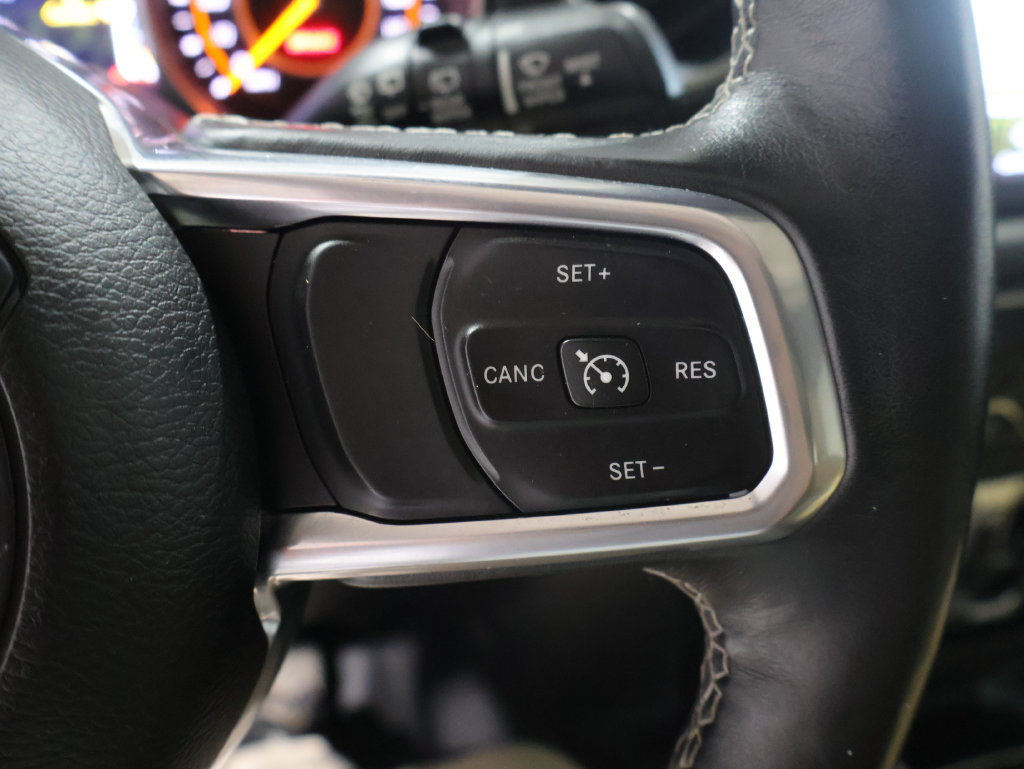 Used 2018 Jeep Wrangler Unlimited Sahara AWD/4WD image 35