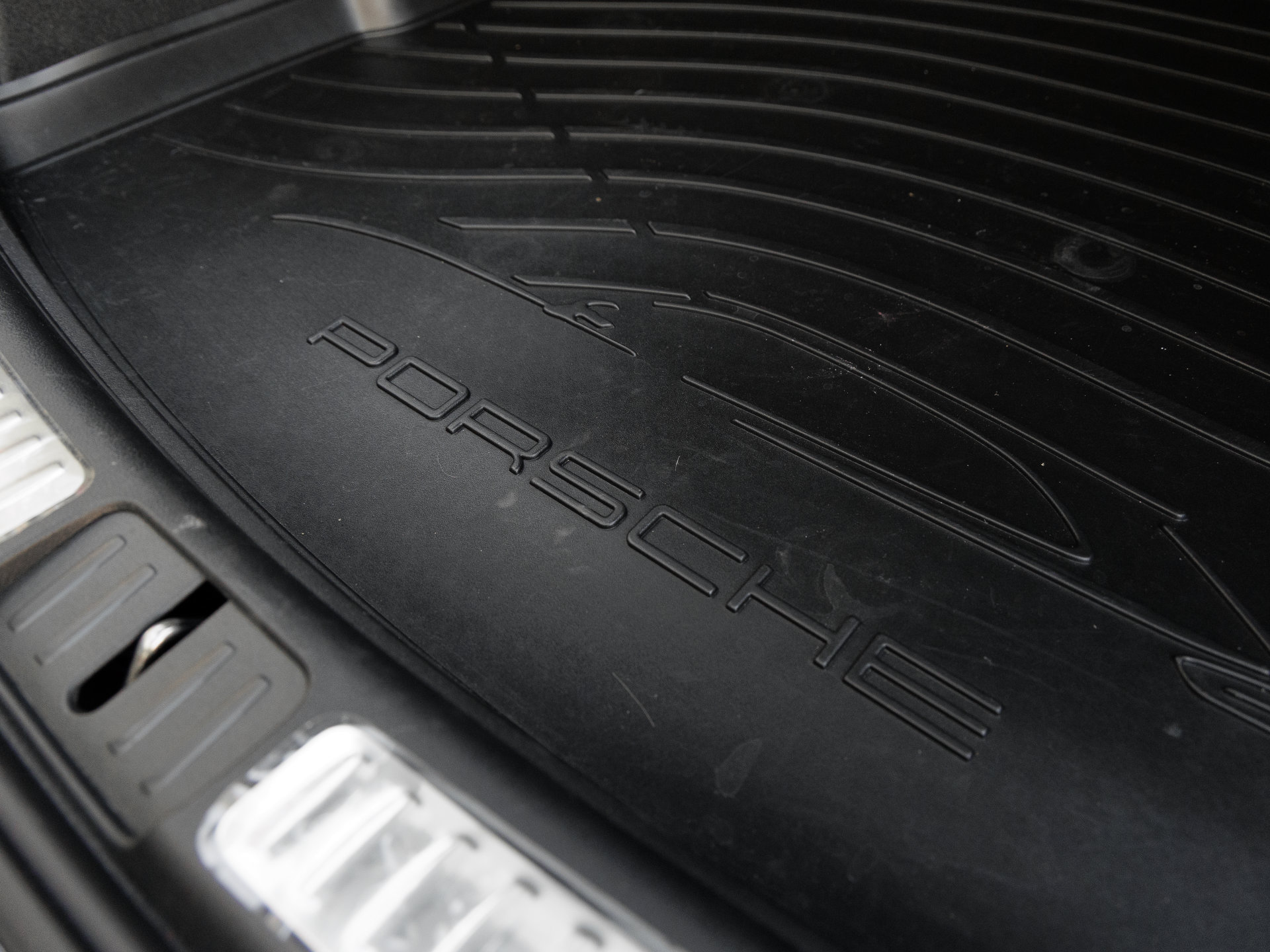 Certified 2026 Porsche Macan AWD/4WD image 27