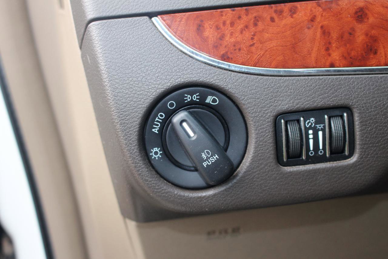 Used 2013 Chrysler Town & Country Limited w/ Trailer Tow Group FWD image 17