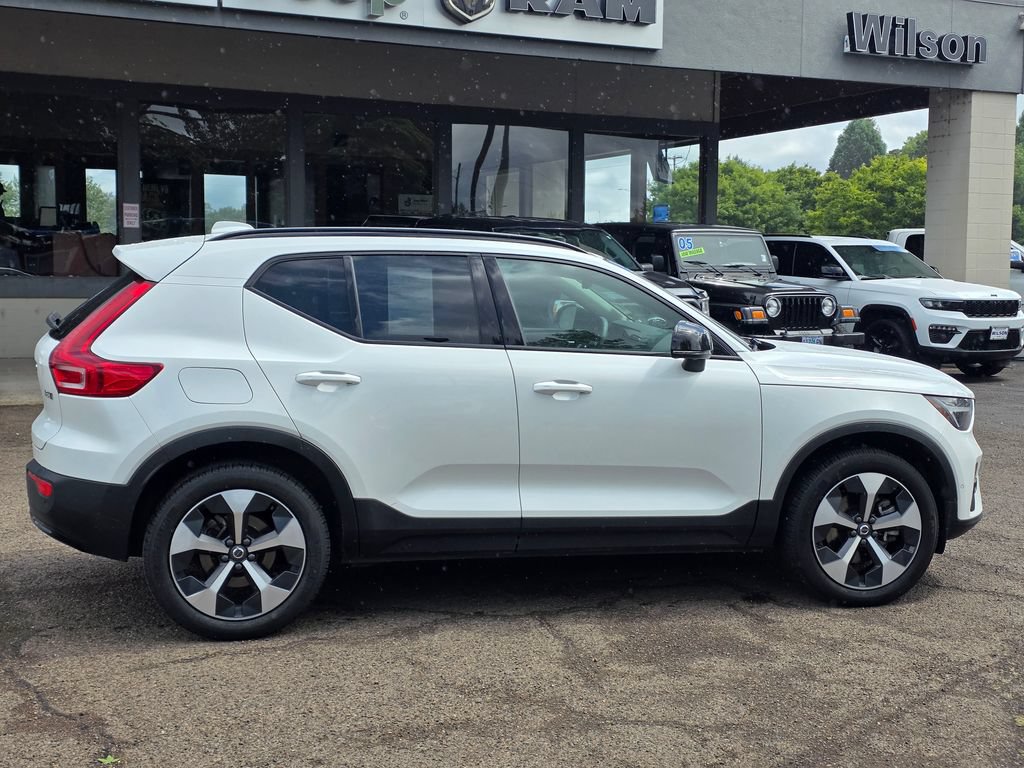 Used 2024 Volvo XC40 B5 Plus AWD/4WD image 31