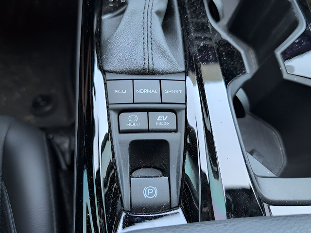 Used 2025 Toyota Camry XSE FWD image 13