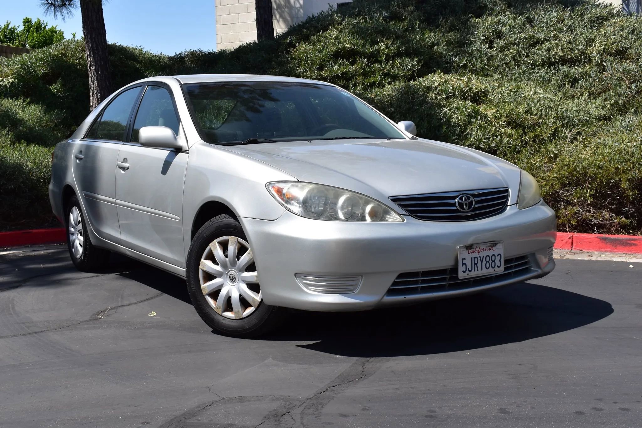 Used 2005 Toyota Camry LE FWD image 2
