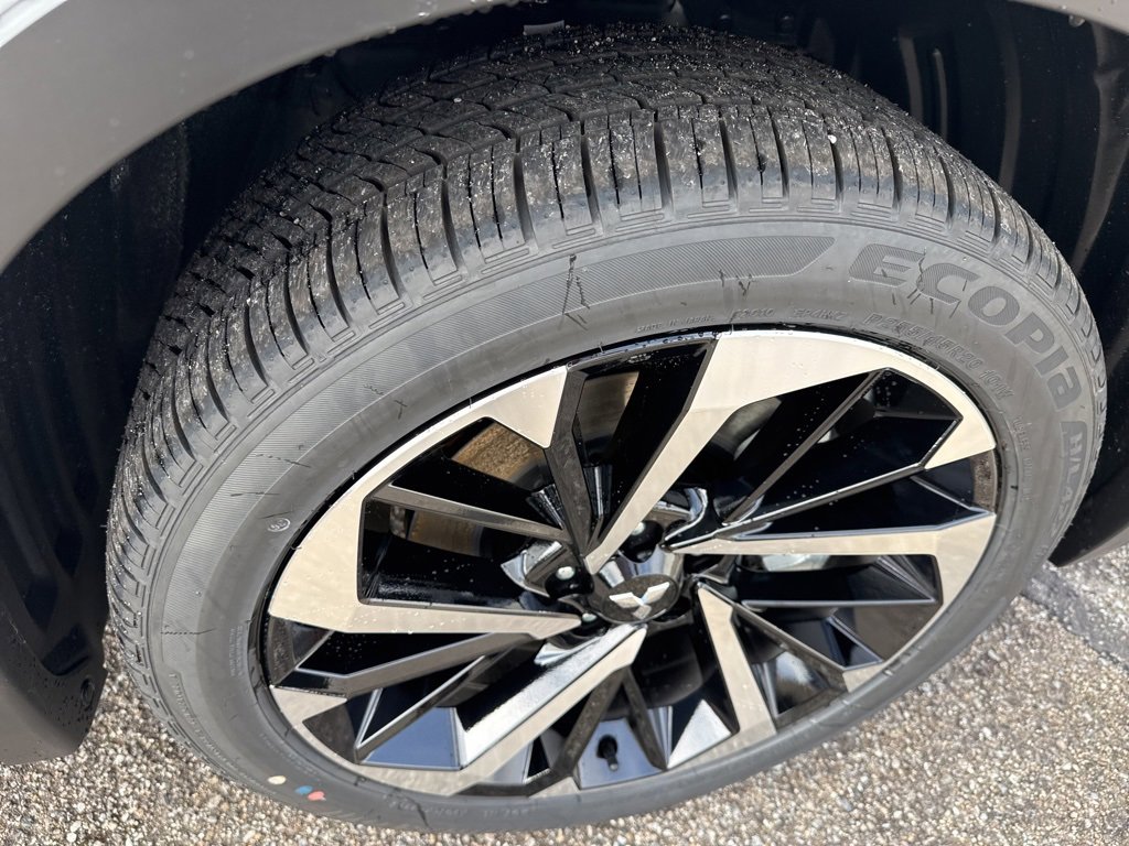 New 2025 Mitsubishi Outlander SE image 13