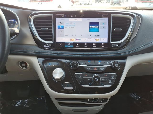 Used 2021 Chrysler Pacifica Touring image 18
