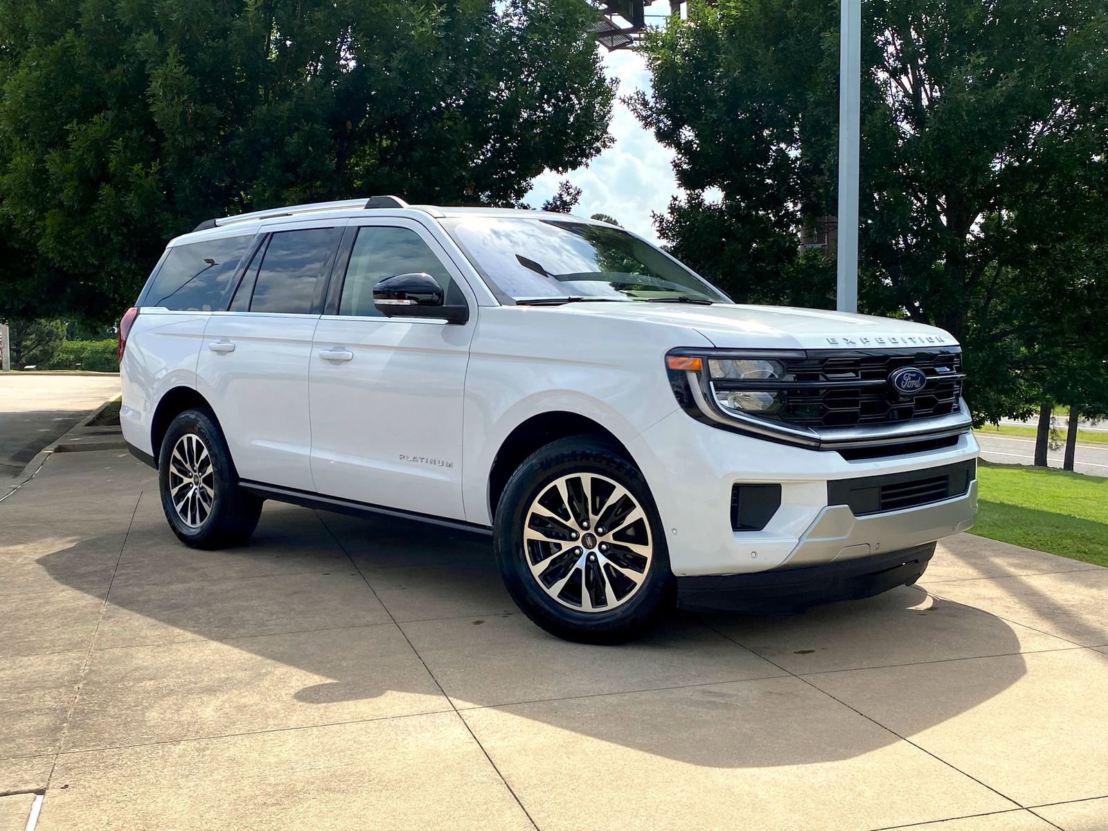 Used 2025 Ford Expedition Platinum AWD/4WD image 1