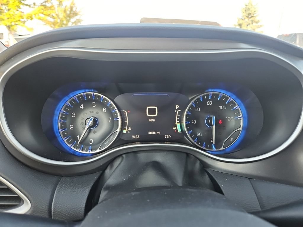 Used 2024 Chrysler Pacifica Touring-L FWD image 9