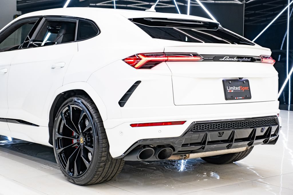 Used 2022 Lamborghini Urus AWD/4WD image 33