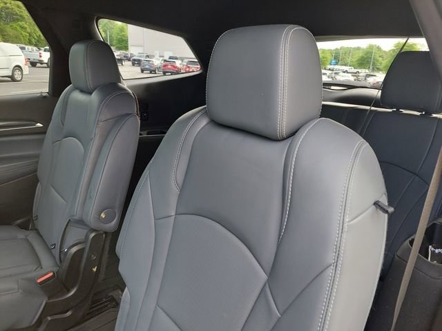 Used 2023 Buick Enclave Essence FWD image 32