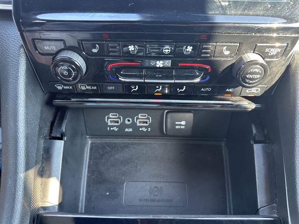 Used 2024 Jeep Grand Cherokee L Limited w/ Luxury Tech Group II image 23