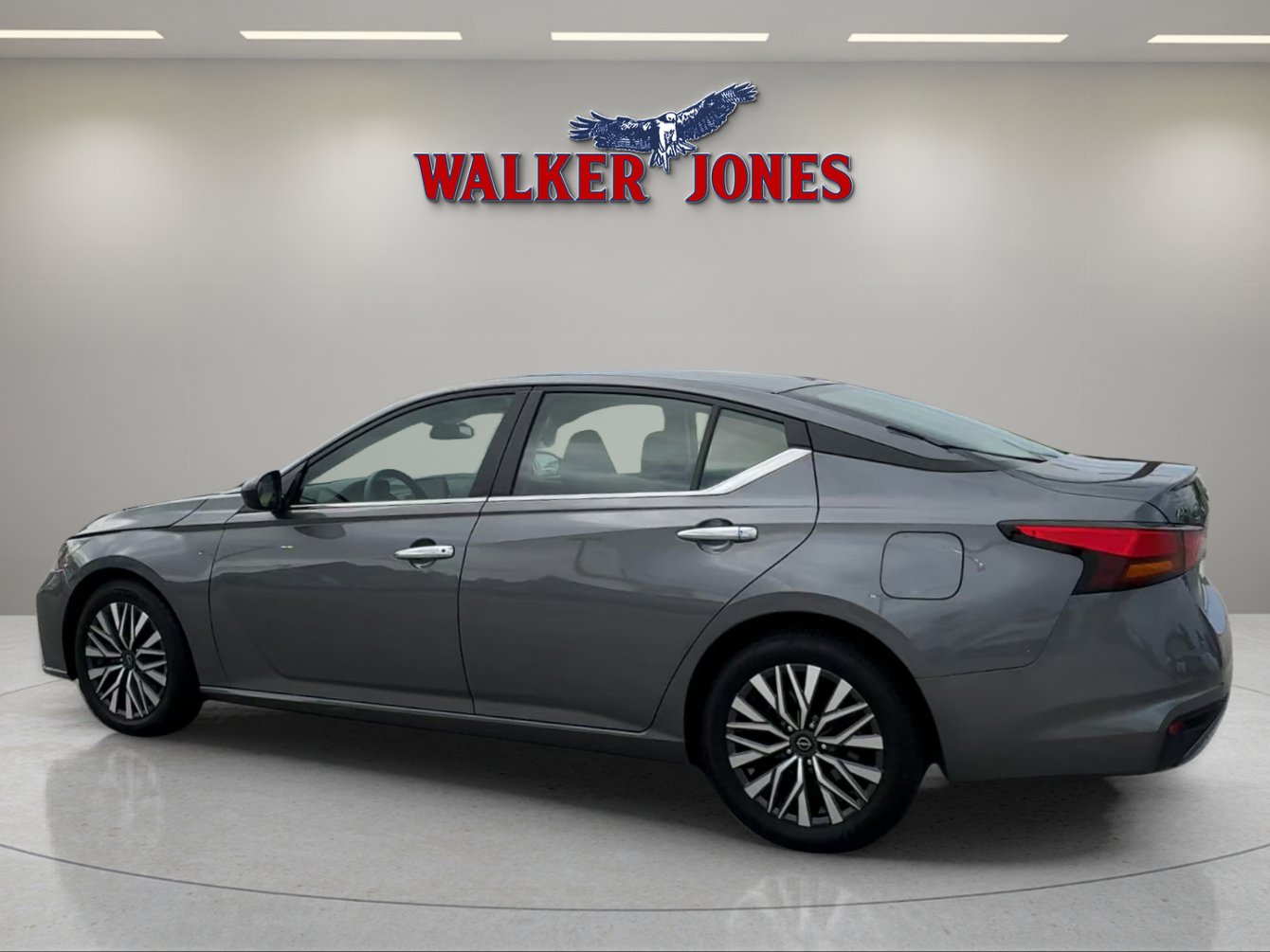 Used 2024 Nissan Altima 2.5 SV image 2