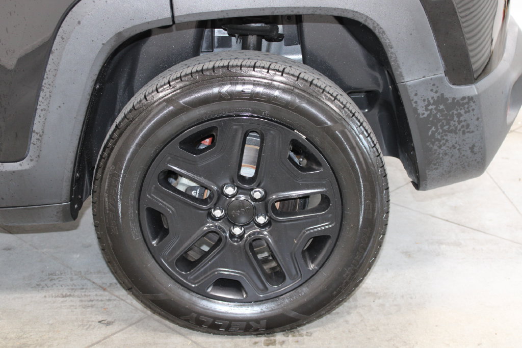 Used 2018 Jeep Renegade Trailhawk AWD/4WD image 17